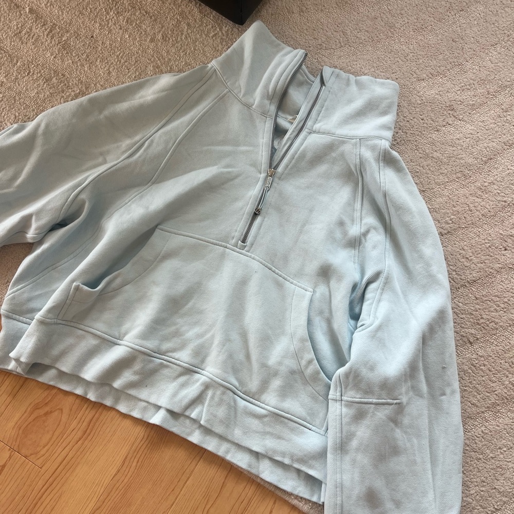 Lululemon light blue cropped scuba